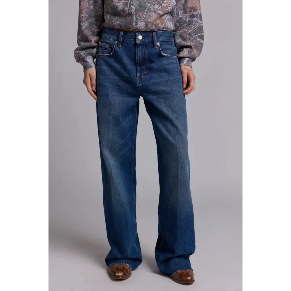 Tommy Jeans “Mia” with Studded Star Detail - Picture 4 of 4